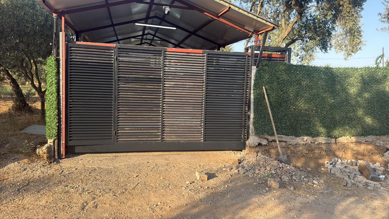 İzmir – sundurma ve bahçe kapısı